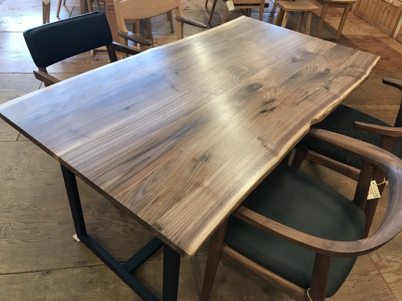 無垢の木テーブル