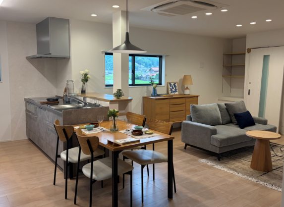 ミヤカグ | 家具屋広島｜10万点家具でコーディネート！工場併設インテリアショップ