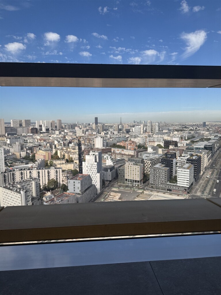 TOO HOTELの窓から見たパリの景色